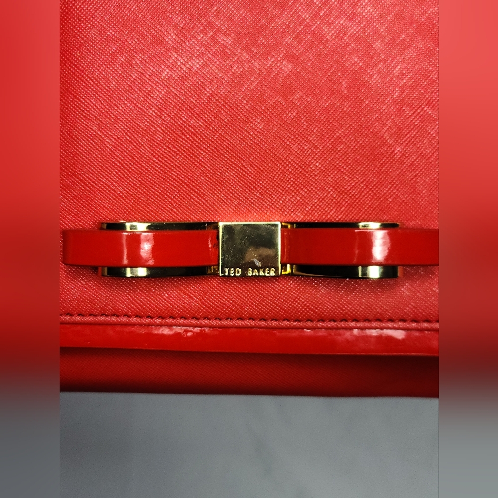 Red Bow-Accent Wristlet Clutch - Picture 2 of 12